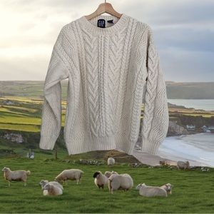 SOLD 🔥 Vintage Gap 90’s 100% cotton cable knit sweater | fits like a small.